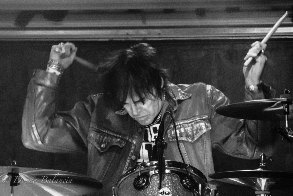 richie.bw_.fbook-header.drumming.small_-1050x704