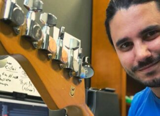Marcos Adriano: músico trabalhando no EP da sua banda, Evil Of The Century