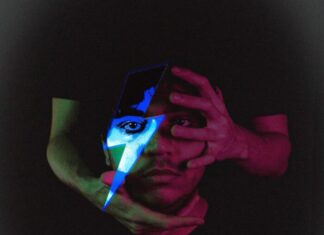 Resenha: Hot Eyes – Plastic Bomb