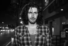 Hozier em uma noite de emoção, poesia e voz que toca a alma