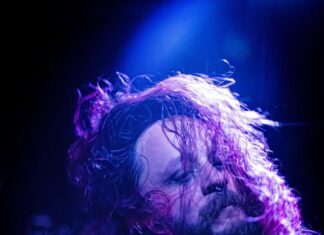 Entre a fúria e a lucidez: Jay Jaydson fala sobre seu primeiro disco, “Live Fast, Die Old”