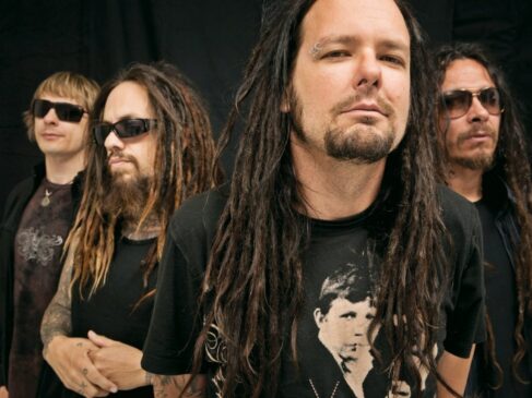 Banda Korn em apresentação ao vivo