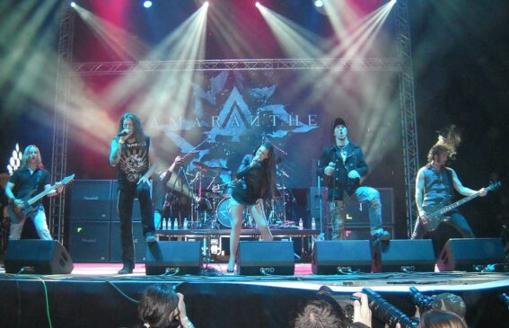 Banda Amaranthe no palco