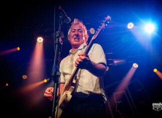 O show dos britânicos Buzzcocks em Porto Alegre e porque o punk nunca vai morrer (viva a nostalgia)