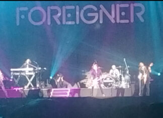 Foreigner se apresenta em Buenos Aires com Lou Gramm como convidado especial