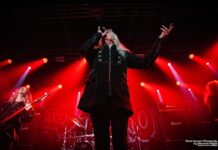 Saxon Incendeia o Opinião: Puro Heavy Metal em Porto Alegre