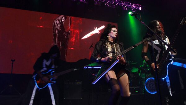 Público animado no show da Lacrimosa no Teatro Flores