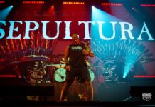 Agonizando em praça pública, Sepultura faz mais um show inebriante de sua turnê de despedida
