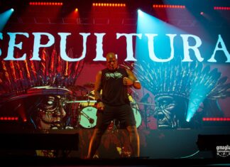 Agonizando em praça pública, Sepultura faz mais um show inebriante de sua turnê de despedida