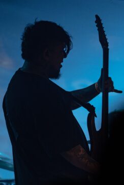 Momento intenso do show do Resorte com público participativo