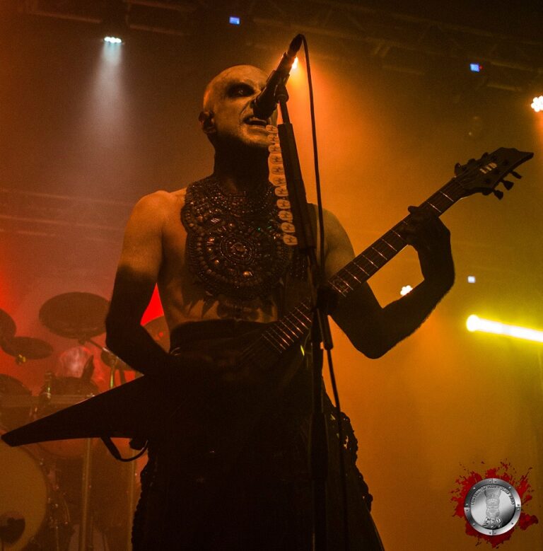 O TRIUNFO SATÂNICO: Behemoth Encerra Noite de Metal com Grandeza Teatral e Instrumental Matador