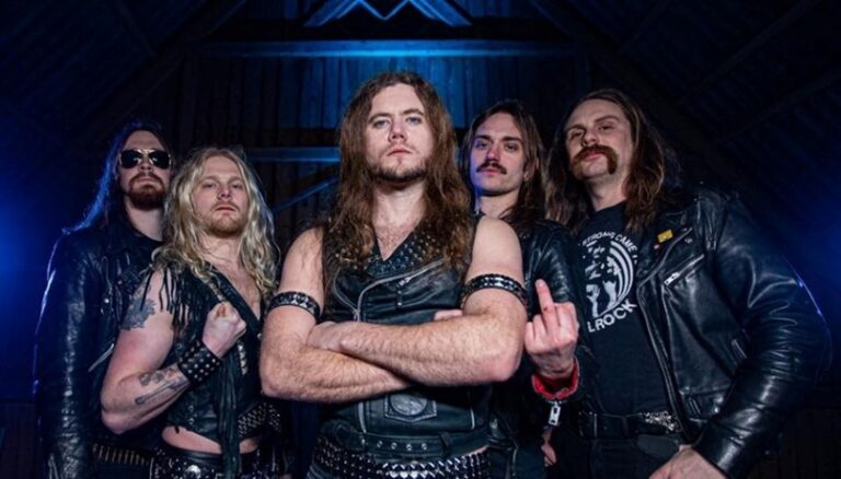 REVIEW DISC: Evil in All Dimensions – A Afinação Perfeita que Resgata o Espírito do Heavy Metal Oitentista