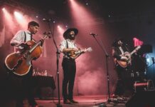 Estreia Lendária em Curitiba: The Dead South Transforma Tork n’ Roll em um Saloon de Bluegrass