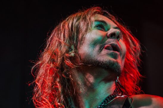 Público cantando junto com a banda Dünedain