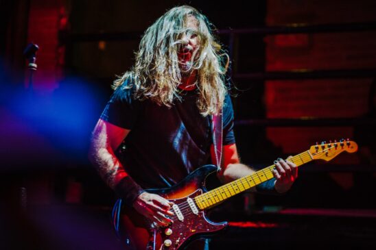 Guitarrista do Dünedain durante solo no show