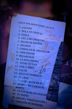 Momento do brinde com a banda e fãs