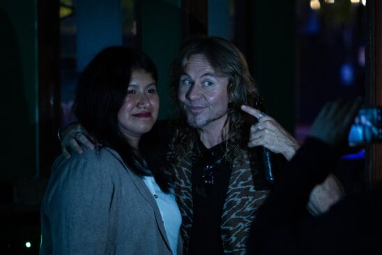 Banda relaxando após o evento