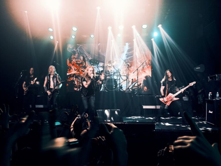 Hammerfall, Throw Me To The Wolves & Cova Rasa – O Poder Metal em São Paulo – 08/11/2025