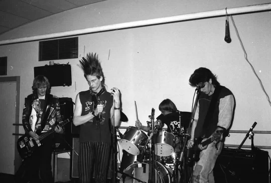 MOB 47 em apresentação histórica, foto de Birkagarden March 1985 por Ia Ingvarsdotter