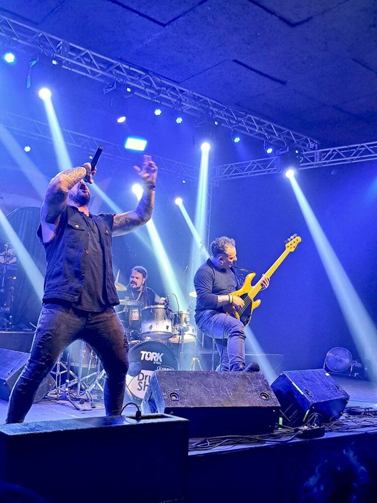Contraste de Metais: O Heavy Clássico da Phantom Star e o Death Melódico da Throw Me To The Wolves no Tork N’ Roll