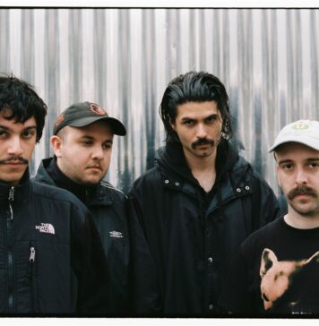 Album Review: “Acetate”, O Cataclismo Sonoro de HETTA que Vai Sacudir o Post-Hardcore !