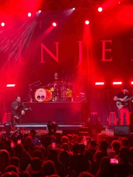 Tatiana, vocalista da banda Jinjer, durante o show em Quito