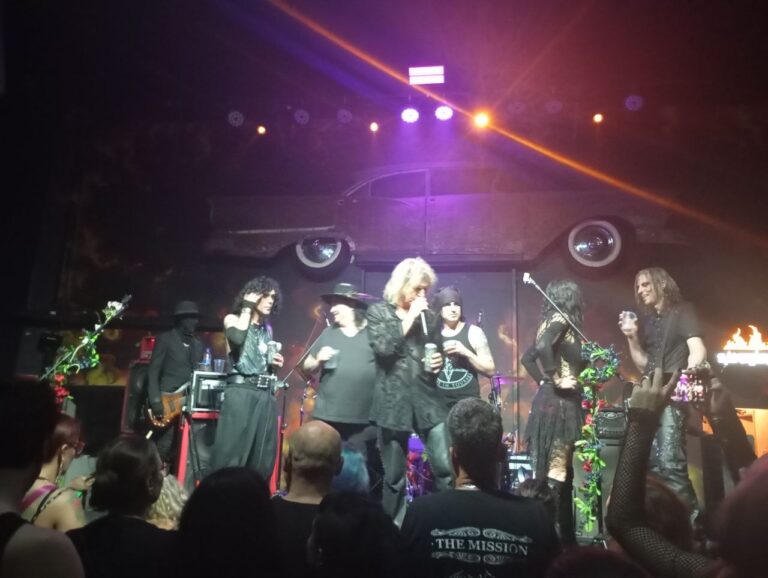 Review: Gothic Night – Gene Loves Jezebel e Christian Death na Burning House em 12/12/2025