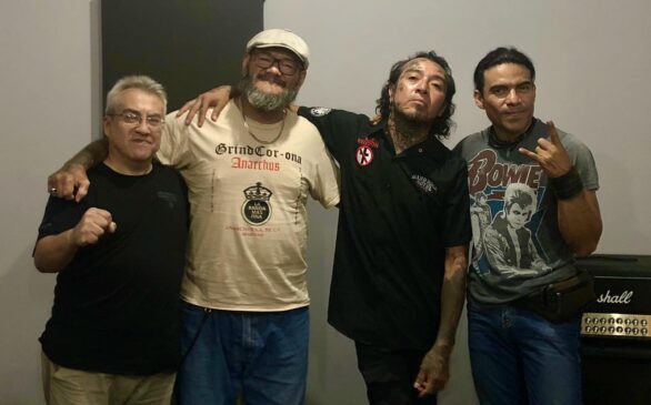 Graffiti 3X banda de hardcore punk mexicano em apresentação ao vivo