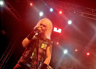 45 Anos de Honra: Grave Digger Celebra Legado com Setlist Matador e Execução Impecável