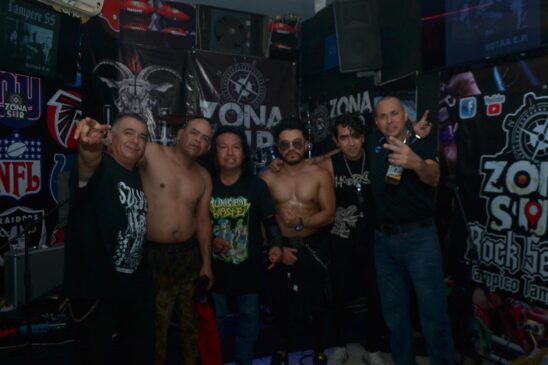 Herejía banda punk underground mexicana em apresentação ao vivo