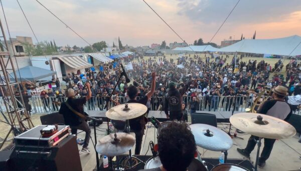 Konflicto de Libertad em apresentação ao vivo na Cidade do México