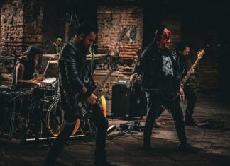 El gran Lagarto Metunk se presenta en la ultima tocada Punk del 2025, CDMX. MX.