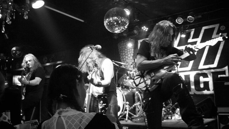 Kiss Lounge en llamas: Kings of Thrash revive los “MEGA Years” en vivo