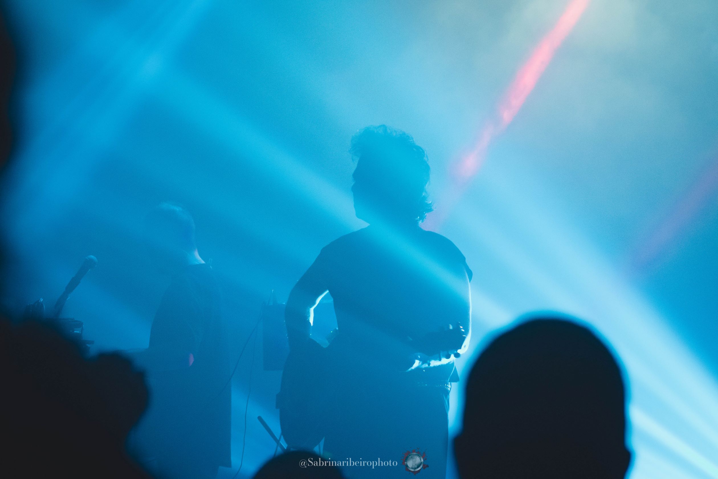 Review: She Past Away embala São Paulo com liturgia minimalista