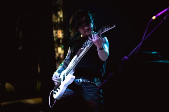 Apresentação da banda Sporus no palco do El Gato Calavera