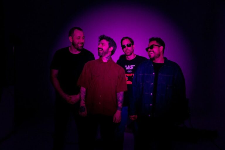 Anônimos Anônimos, de casa nova, revigora seu rock alternativo em ‘Eu Lembro’