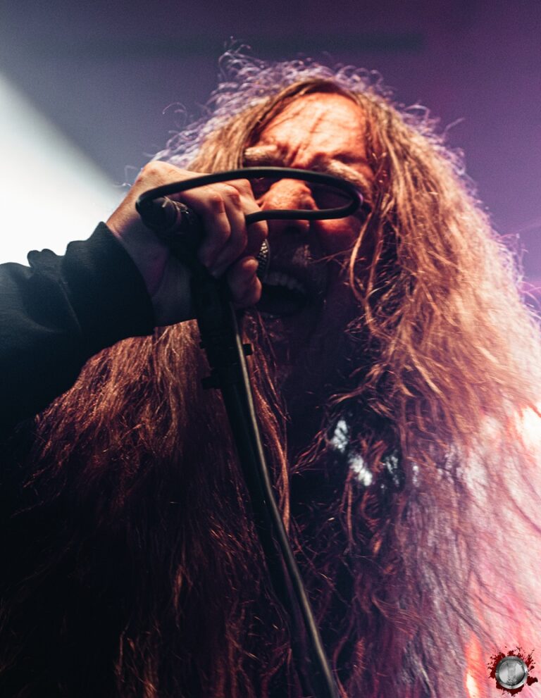 Calor, Mosh e Death Metal Raiz: A Aula de Resistência do Obituary em Curitiba