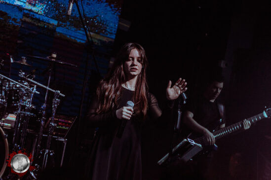 Momento emotivo de Untouchable com Weather Systems em Bogotá