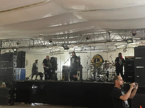 Passagem de som da banda Azaghal no festival Voces del Inframundo em Morelia, México