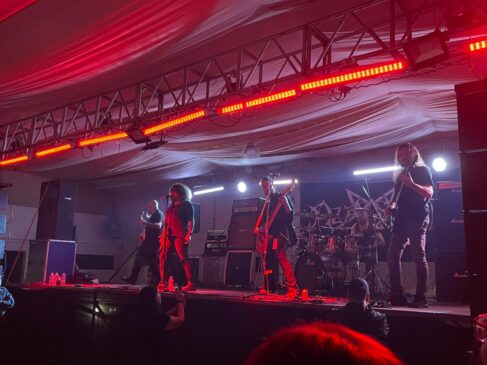 Golgotha com vocal feminino ao vivo no Voces del Inframundo, México