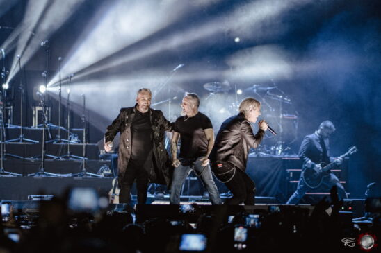 Show da banda Saurom durante apresentação ao vivo