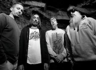 𝐁𝐋𝐀𝐂𝐊 𝐇𝐈𝐋𝐋 𝐂𝐎𝐕𝐄 trazem groove, thrash e hardcore ao Um Metaleiro Também Chora