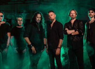 Lándevir se apresenta em casa como anfitrião em Leyendas del Rock, España.