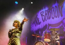 Punk sueco com a banda The Baboon Show! No Leyendas del Rock, na Espanha.
