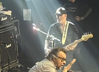 Review: Violett e Camisa de Venus – Noite histórica no Carioca Club (12/04/2026)