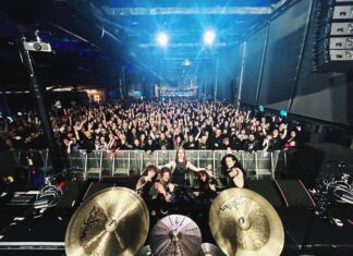 Uma nova promessa da Bretanha, Tailgunner, no Leyendas del Rock, na Espanha.