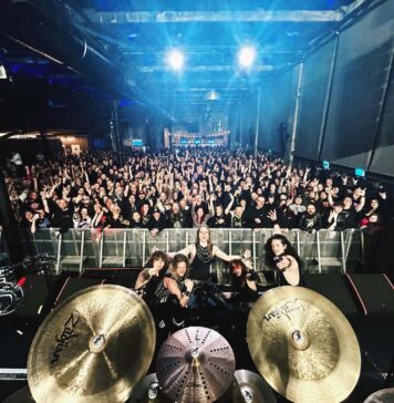 Uma nova promessa da Bretanha, Tailgunner, no Leyendas del Rock, na Espanha.