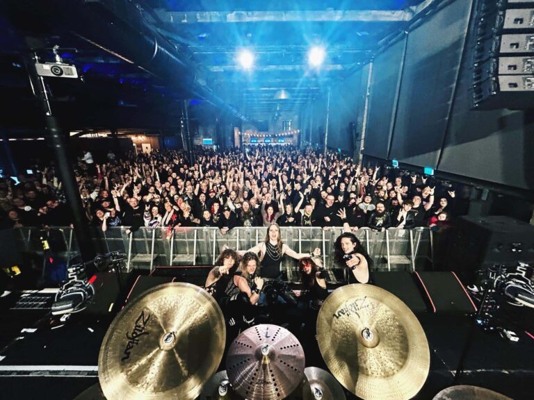 Uma nova promessa da Bretanha, Tailgunner, no Leyendas del Rock, na Espanha.