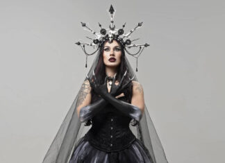 Soulwitch explora Inquisição, bruxaria e transcendência no videoclipe ‘Teufelsbuhlschaft