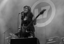 Morre Jennifer Finch, baixista da banda L7, após luta contra um câncer Jennifer Finch, L7 (Foto: Andreas Lawen, Fotandi / Wikipedia)